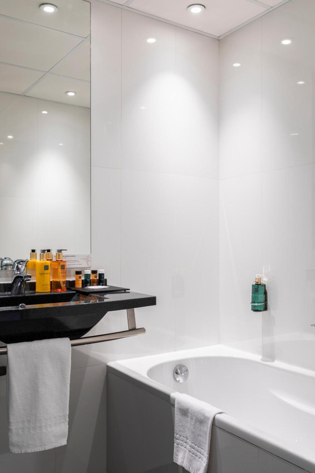 Escale Oceania Aix-En-Provence Hotell Eksteriør bilde